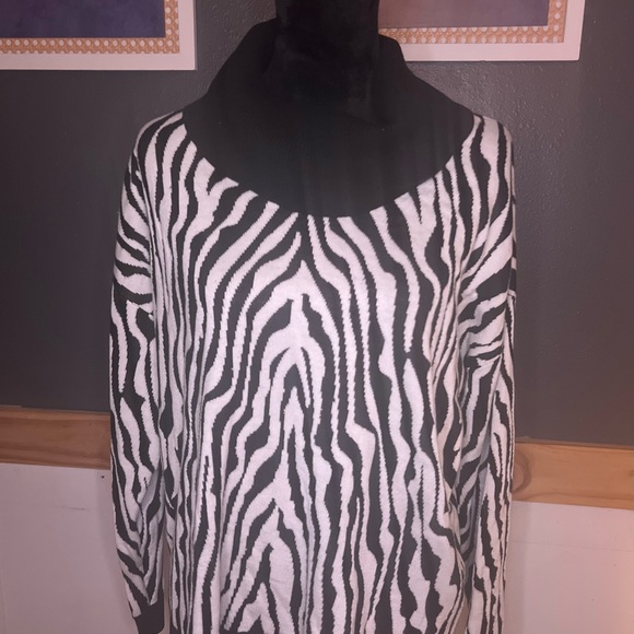 Calvin Klein Sweaters - Calvin Klein animal print sweater size large